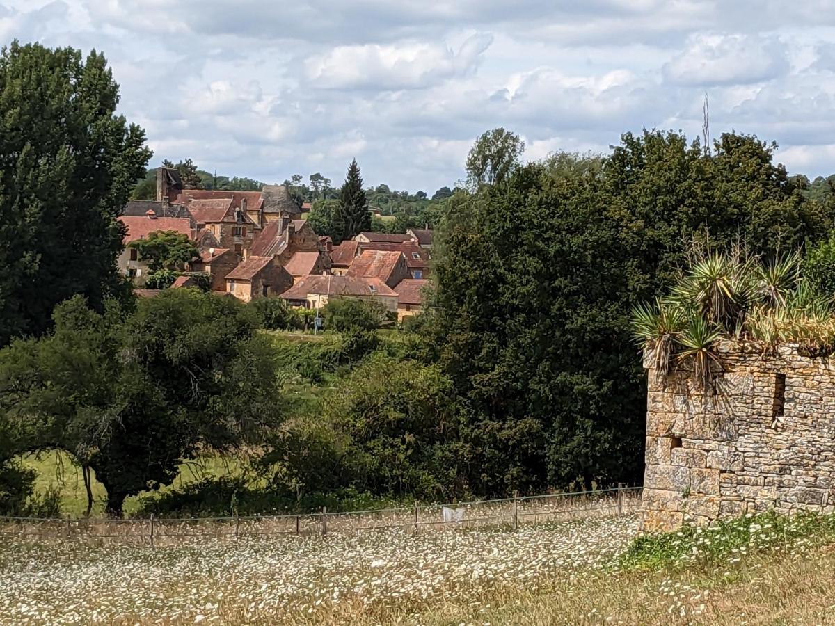 La Grange Symphorine, Chambre D'Hotes De Charme Situee Entre La Vallee De La Dordogne Et La Vallee De La Vezere 梅拉尔斯 外观 照片